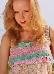 Countryside farm girl gets nude